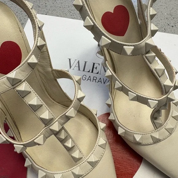 Valentino Garavani Rockstud Ivory Studded Heels Special Edition - Picture 3 of 9